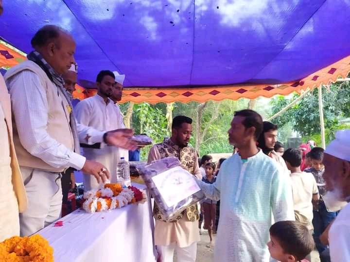 সারোয়াতলী ইমামুল্লারে ওমান প্রবাসীদের পক্ষ থেকে শীতবস্ত্র বিতরণ