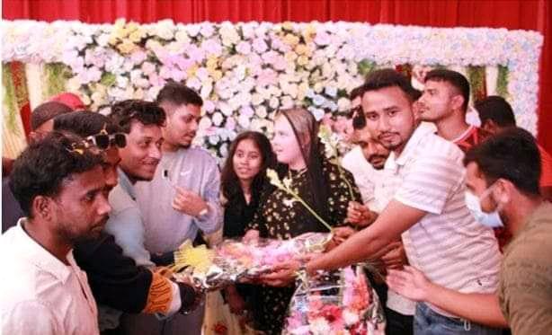 প্রেমের টানে জার্মান তরুণী এখন বরিশালে