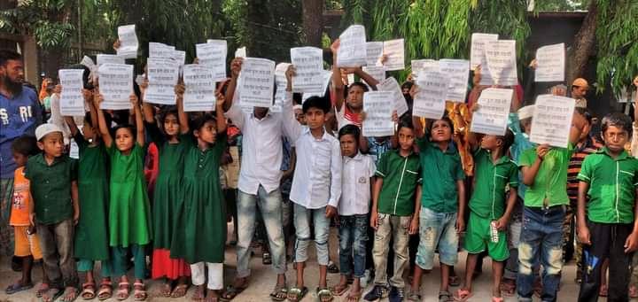 মেহেন্দিগঞ্জের বাহাদুরপুরে ইউপি সদস্য ও তার পুত্রের সন্ত্রাসী কর্মকাণ্ড থেকে রক্ষা পেতে স্মারকলিপি প্রদান।