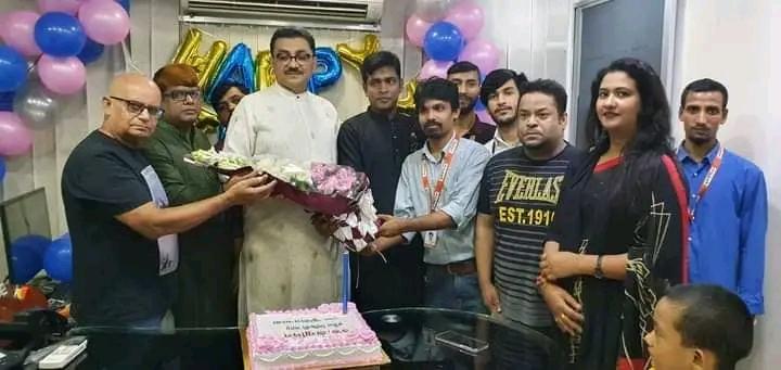 দৈনিক তৃতীয় মাত্রার সম্পাদকের জন্মদিন পালন