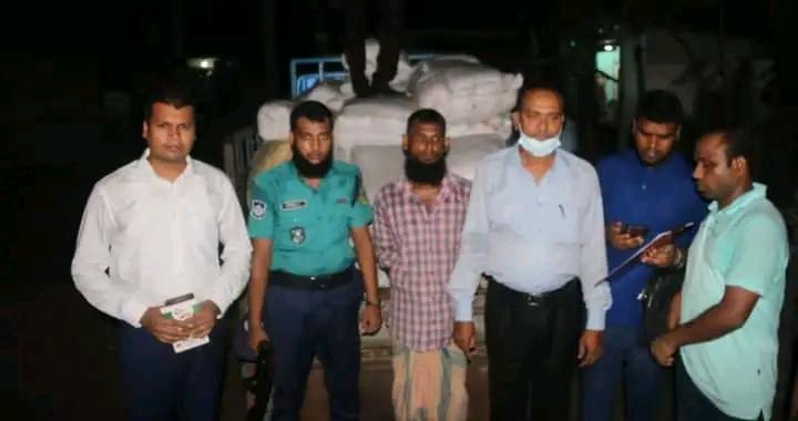 ব‌রিশা‌লে জেলা প্রশাসনের মোবাইল কোর্টে ১০৫ মন পলিথিন জব্দ।