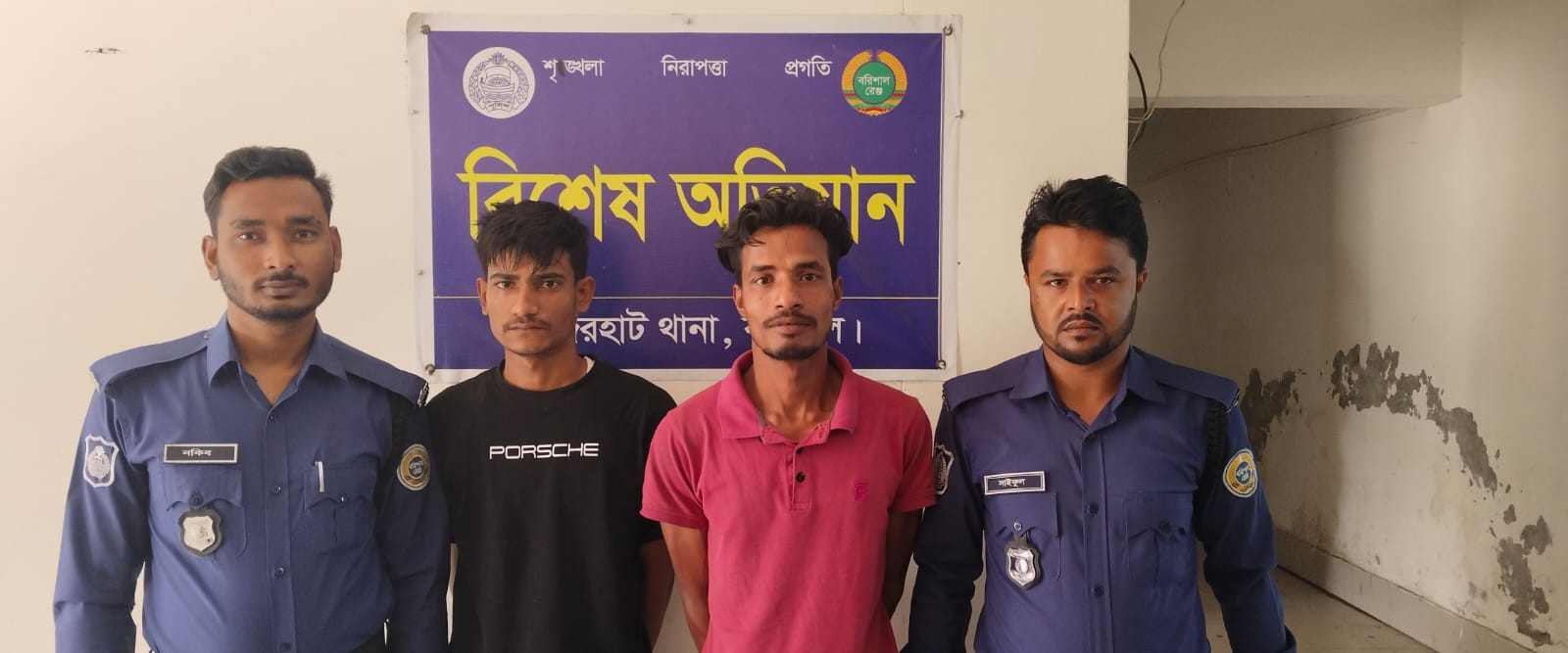 কাজিরহাট গ্রাম পুলিশ জাফর ফকিরের ছেলে সহ মোট দুই মাদক ব্যবসায়ীকে গ্রেফতার করেন পুলিশ।