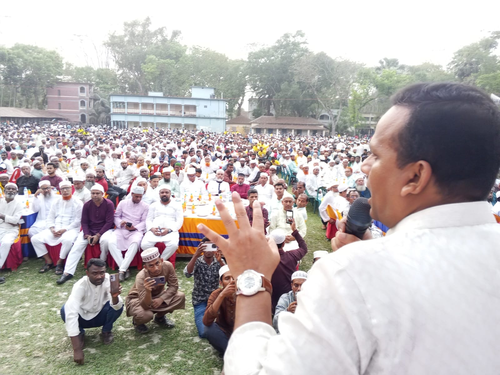 মেহেন্দিগঞ্জে বিএনপির ইফতার মাহফিলে মাদকের ব্যাপারে জিরো টলারেন্স’ ঘোষণা প্রতিমন্ত্রীর।